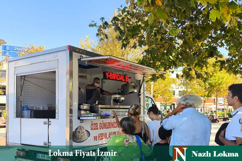 Kemal usta lokma tatlısını kızartıyor